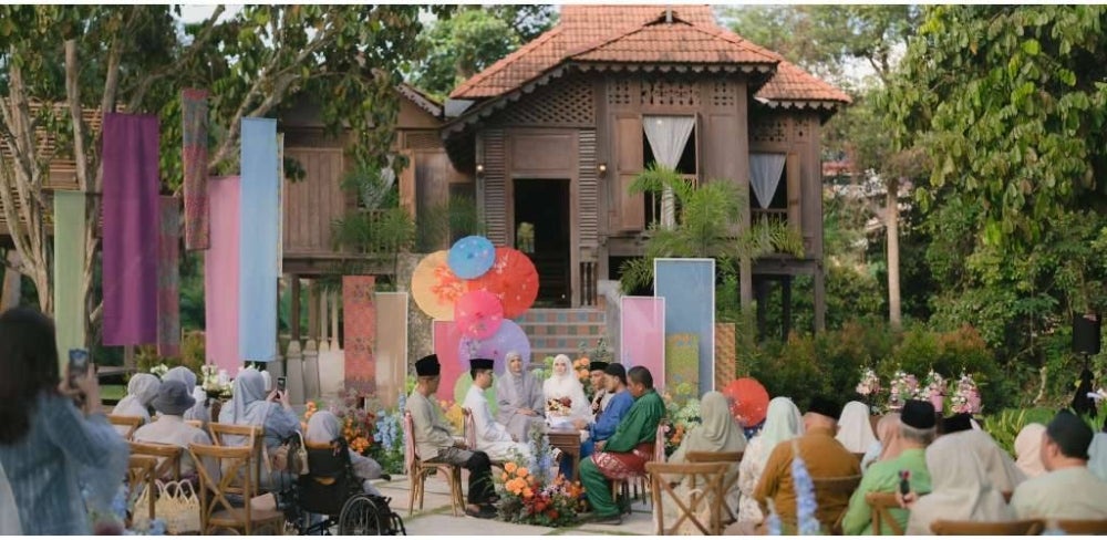 Image from: Seni klasik bertemu sentuhan moden, Rumah Kayu 1928 jadi pelopor trend dekorasi perkahwinan Melayu tradisional