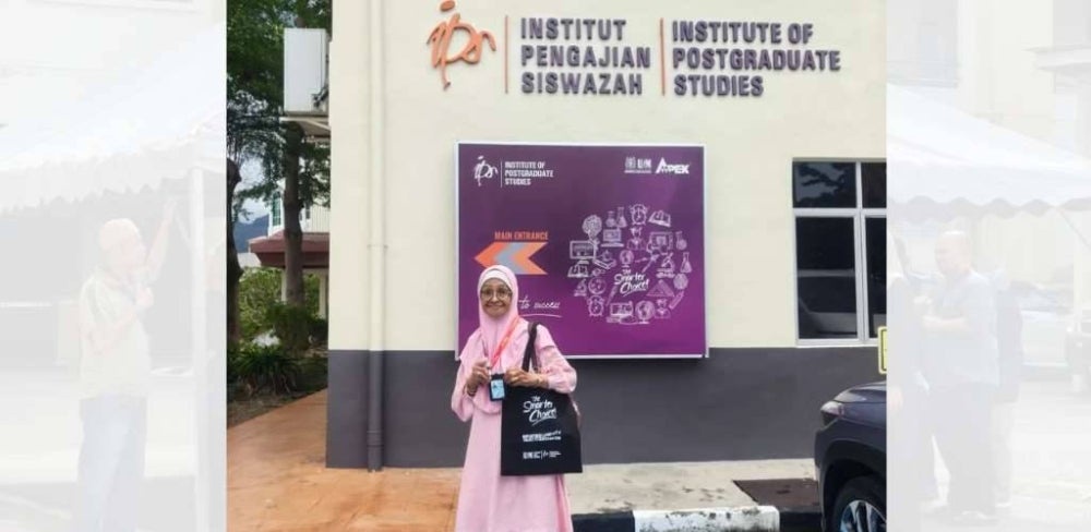Image from: Inspirasi! Fauziah Nawi buktikan usia 73 tahun bukan penghalang sambung Master di USM demi gembirakan arwah bapa