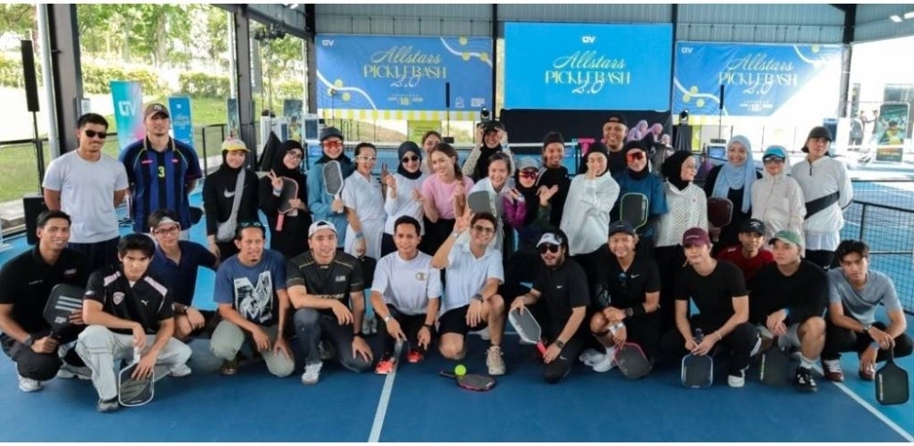 Image from: Rahsiakan jantina anak, Fattah Amin & Amira Othman hitung hari bergelar ibu bapa—'Barang bayi dah 'standby' dalam kereta...'