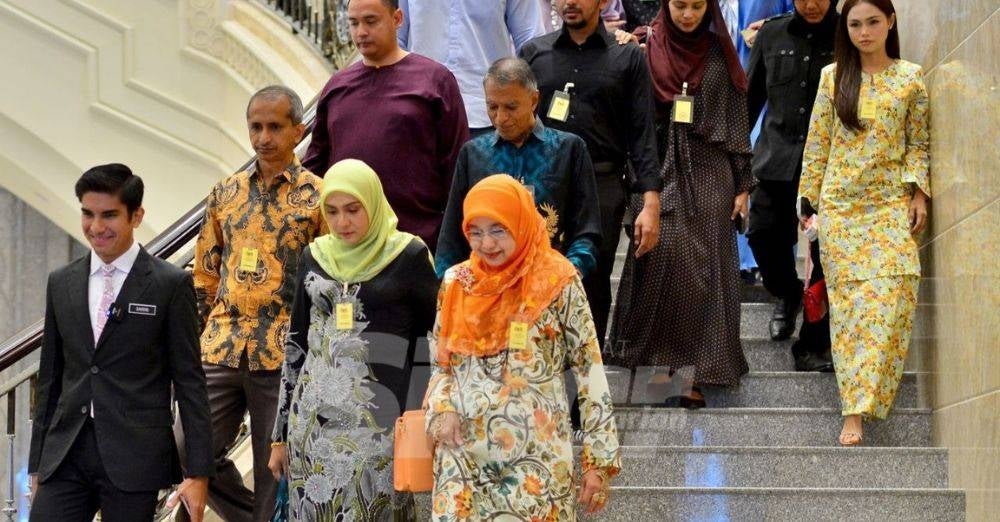 Image from: Bella Astillah mohon doa buat Syed Saddiq, keputusan rayuan kes ditangguh ke 13 Julai