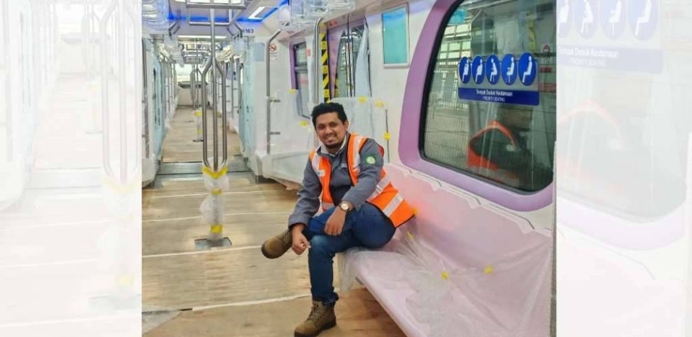 Image from: 'Sayangnya abah tak sempat tengok...' - Anak tekad sambung legasi arwah bapa, kisah dua generasi LRT3 ini sentuh hati ramai