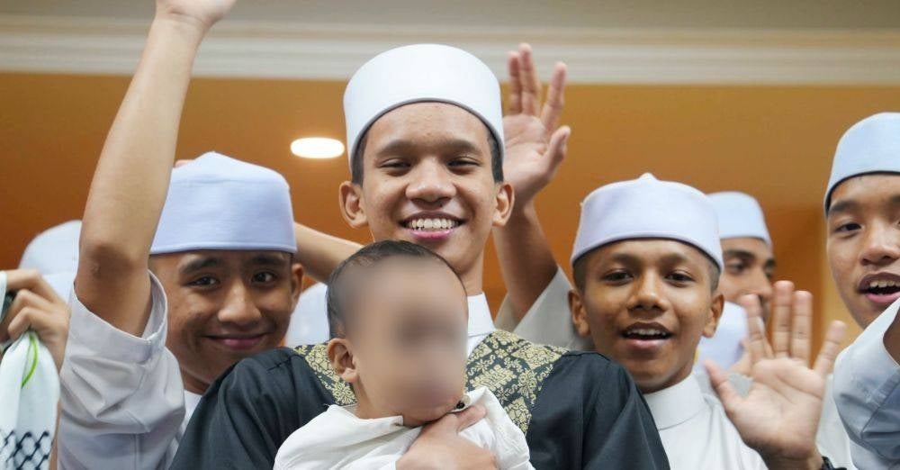 Image from: '15 juzuk terakhir separa sedar...' Tasmik 15 jam 42 minit tanpa kesalahan capai Syahadah Ula, ibu dedah rahsia Tengku Umayr