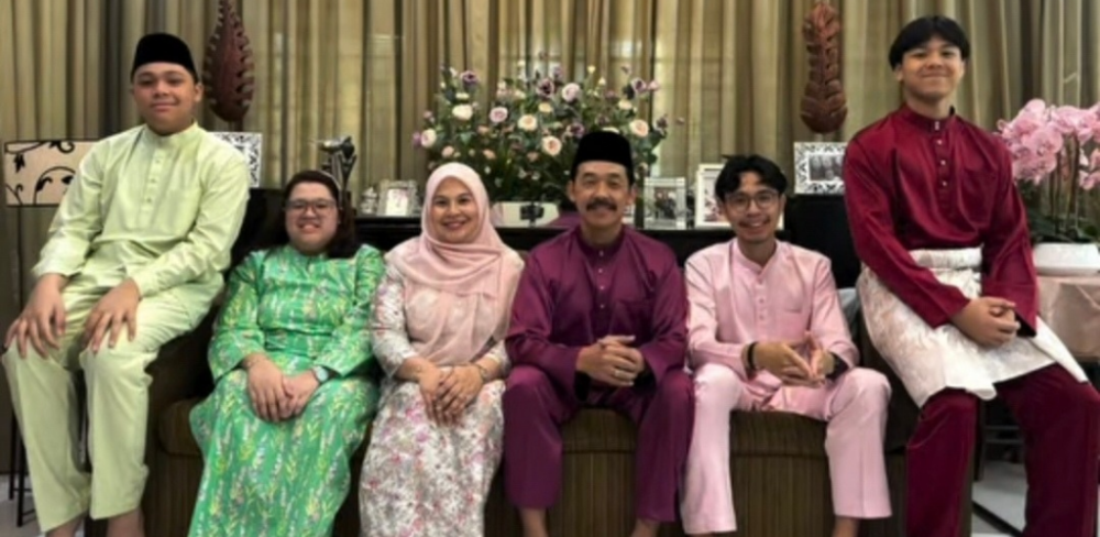 Image from: Ulang tahun ke-58 lebih bermakna, Rashid Sidek syukur anak sulung kini bergelar graduan – 'Babah sangat bangga...'