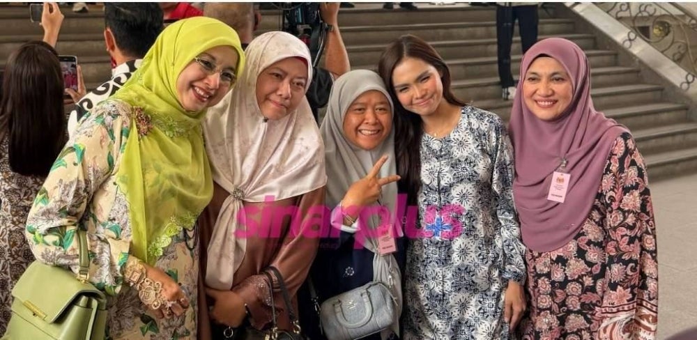 Image from: 'Mama dan abuya tanggung kesakitan bersama...' - Syed Saddiq syukur bebas selepas enam tahun, tekad teruskan perjuangan