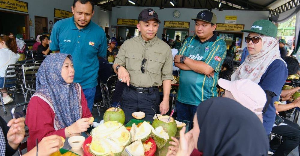 Image from: Harga murah, keriangan maksimum! Selangor Fruit Valley 1,000 hektar syurga buah, destinasi agropelancongan wajib anda terokai!