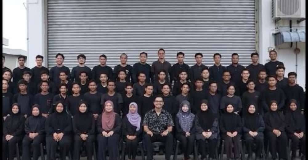 Image from: Khairul Aming bakal lancar Sambal Nyet Bilis, sanggup turun ke laut demi hasil terbaik - 'Dibuat anak tempatan untuk dinikmati satu dunia'