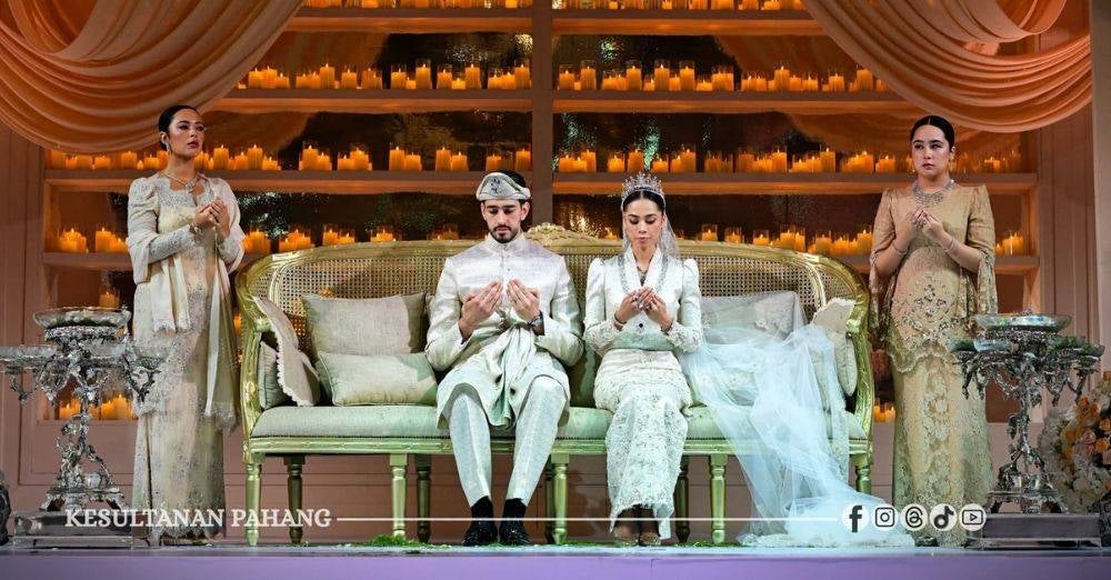 Image from: Berseri-seri pengantin diraja! Tengku Puteri Ilyana kini bergelar isteri Christopher Lionel Froggatt