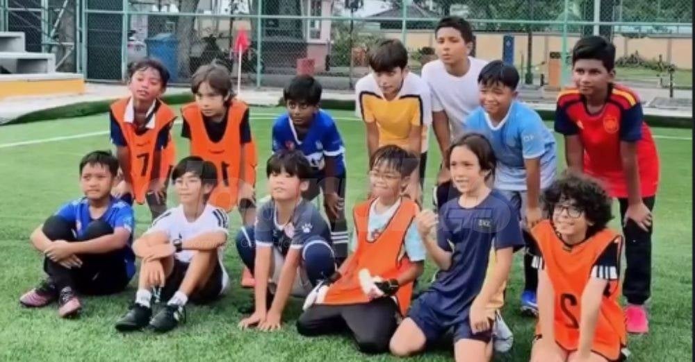 Image from: 'My little keeper!' – Aksi Ayden pertahankan gawang buat netizen sebak, puji ketabahan Bella Astillah