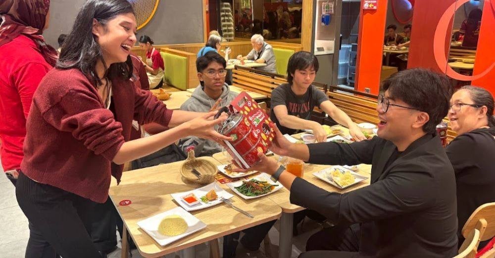 Image from: The Chicken Rice Shop rai 26 tahun dengan wajah baharu, menu lebih pelbagai