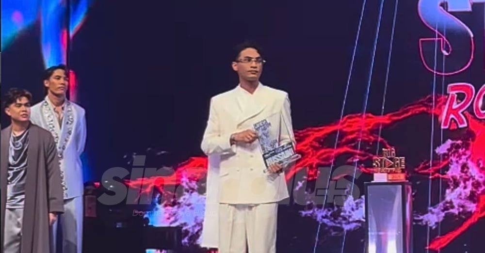 Image from: 'Abah, saya berjaya!' - Sujud syukur atas pentas, Hussain sebak diumumkan juara Big Stage Rocketfuel