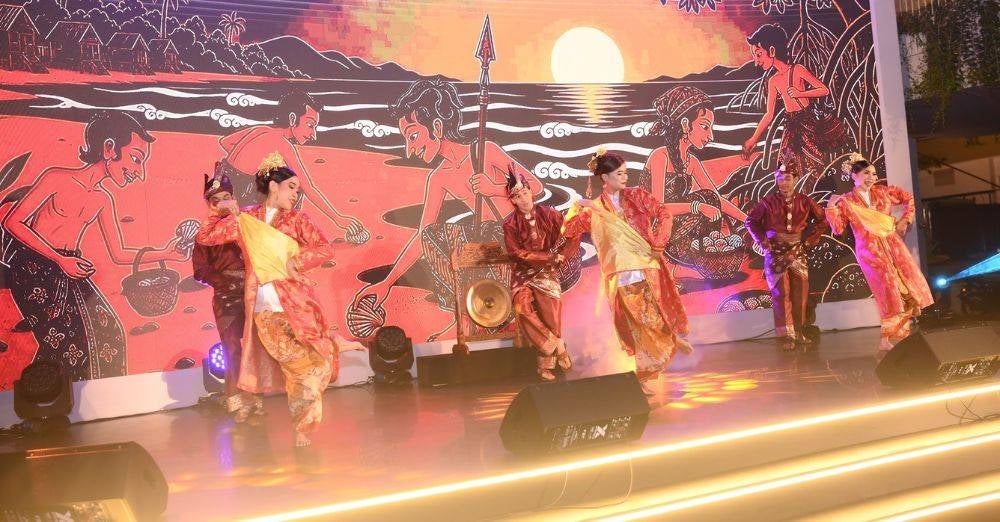 Image from: ‘Saya lepaskan adik-adik dahulu...’ – Norman jawab isu projek solo, kongsi KRU buka ruang kerjasama, niaga buat artis