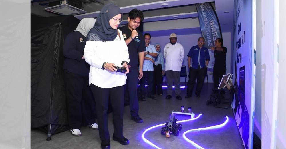 Image from: Wanita dekati teknologi nuklear, ubi kayu jadi tumpuan Program Advokasi Nuklear