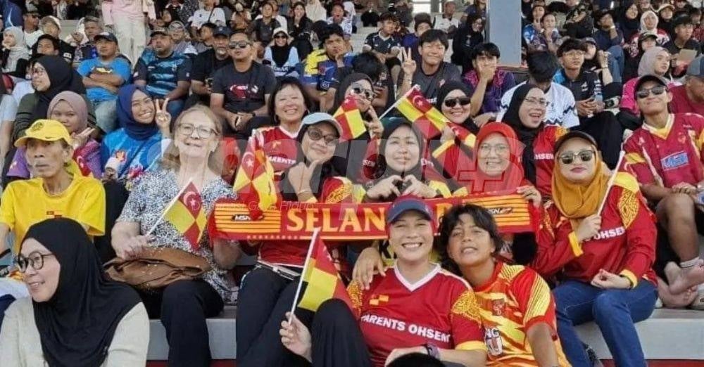 Image from: 'Mama sangat bangga dengan kamu’ – Anak sulung Sharifah Sofia raih emas ragbi SUKMA