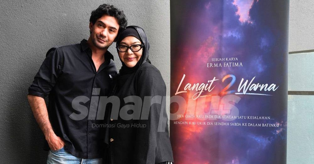 Image from: Reza Rahadian ambil masa 2 bulan terima ‘lamaran’ Erma Fatima. 'Ibu Christine kata saya perlu pegang watak ini'