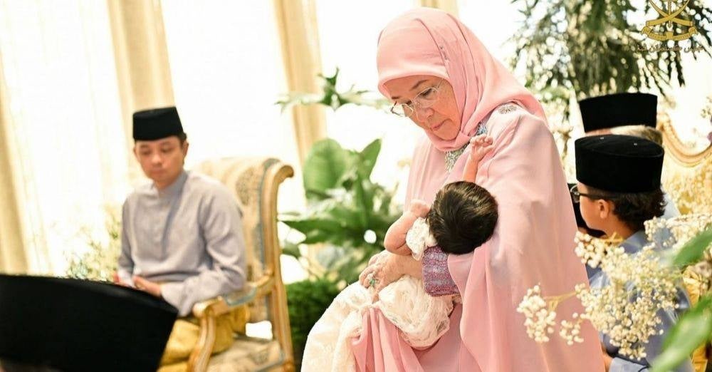 Image from: Berandam surai Tengku Nadine Amina Zahra cucunda Sultan Pahang, Tengku Ampuan Pahang berlangsung penuh adat
