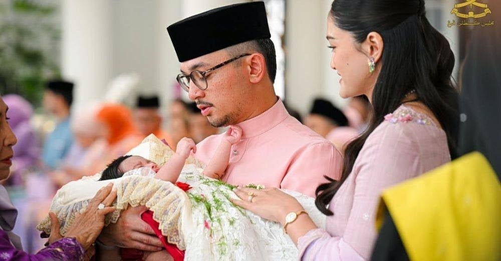 Image from: Berandam surai Tengku Nadine Amina Zahra cucunda Sultan Pahang, Tengku Ampuan Pahang berlangsung penuh adat