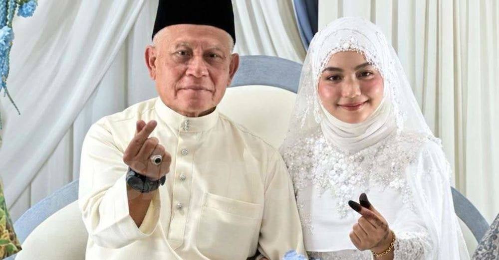 Image from: Otai bola sepak 72 tahun kahwin gadis 20 tahun, ini biodata Abdah Alif. 'Keluarga restu, mungkin sekarang sedang berbulan madu'