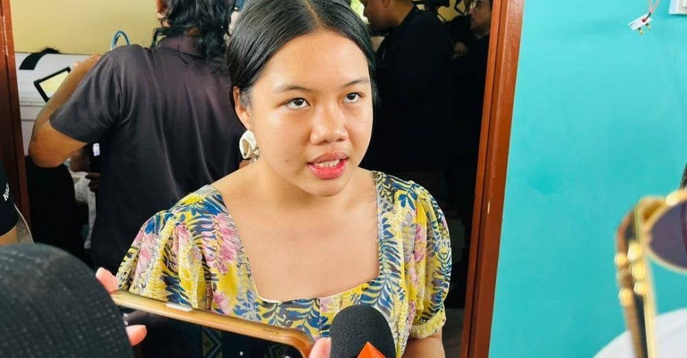 Image from: 'Saya nak jadi doktor sebab mami' - Kerajaan Sarawak taja anak jururawat Debra hingga tamat pengajian perubatan