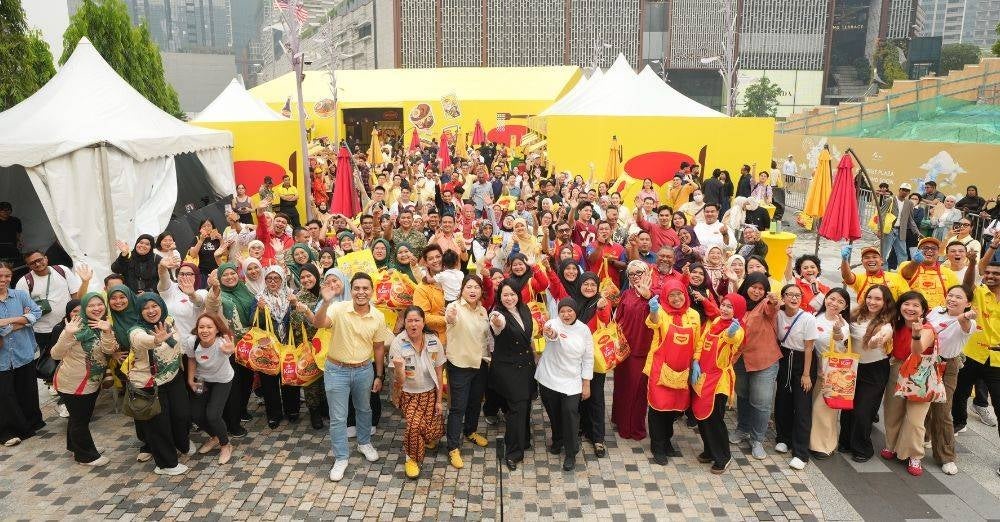Image from: Eina Azman urus sendiri akaun media sosial anak-anak, dedah cara kawal penggunaan gajet - ‘Mereka tak pernah tahu password’