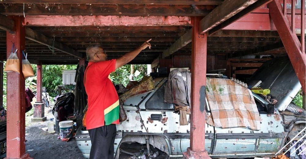 Image from: Tragis! Kaki dicucuk benda tajam dari celah lantai, selisih faham punca wanita OKU maut. Suami, anak 15 tahun direman