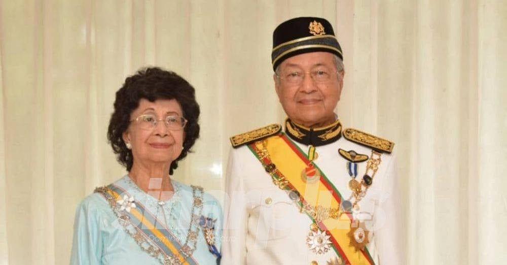 Image from: 'Wanita pertama dilantik pegawai perubatan di jabatan kesihatan ibu dan anak...' Biodata Tun Dr Hasmah Mohd Ali, terima taraf Istiadat Pengebumian Pembesar Negara