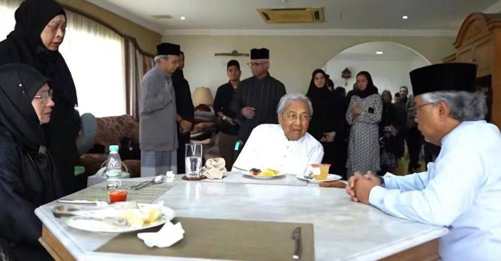 Image from: ‘Saya tak sangka Hasmah meninggal dunia’ - Luahan Tun M undang sebak, Sultan Pahang titip pesanan