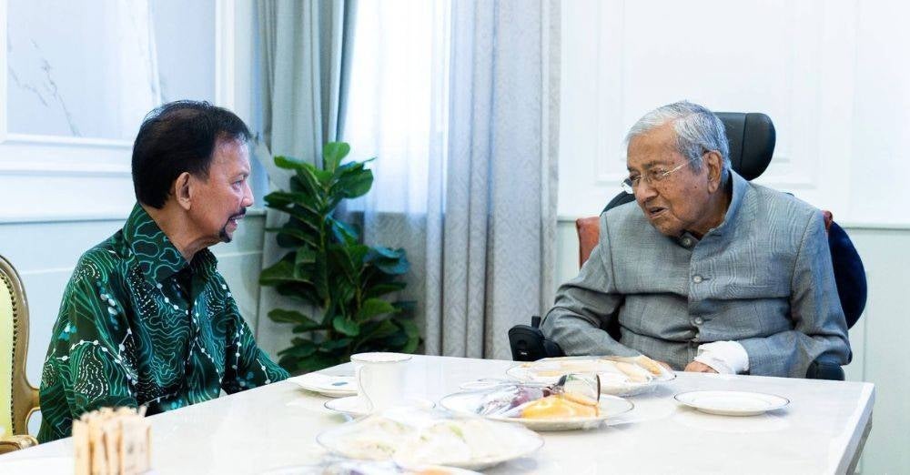 Image from: Sultan Hassanal Bolkiah ziarah Tun M di IJN, momen dua tokoh negara curi perhatian