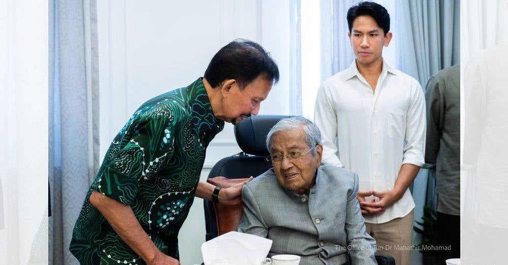 Image from: Sultan Hassanal Bolkiah ziarah Tun M di IJN, momen dua tokoh negara curi perhatian