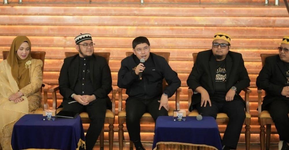 Image from: Hazamin pesan artis baharu bina hubungan dengan media, hati-hati guna media sosial dan sentiasa rujuk orang berilmu – 'Kena ada guru'