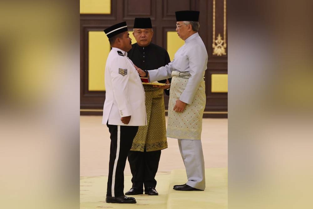 Agong Perkenan Kurnia Darjah Kebesaran, Bintang Dan Pingat