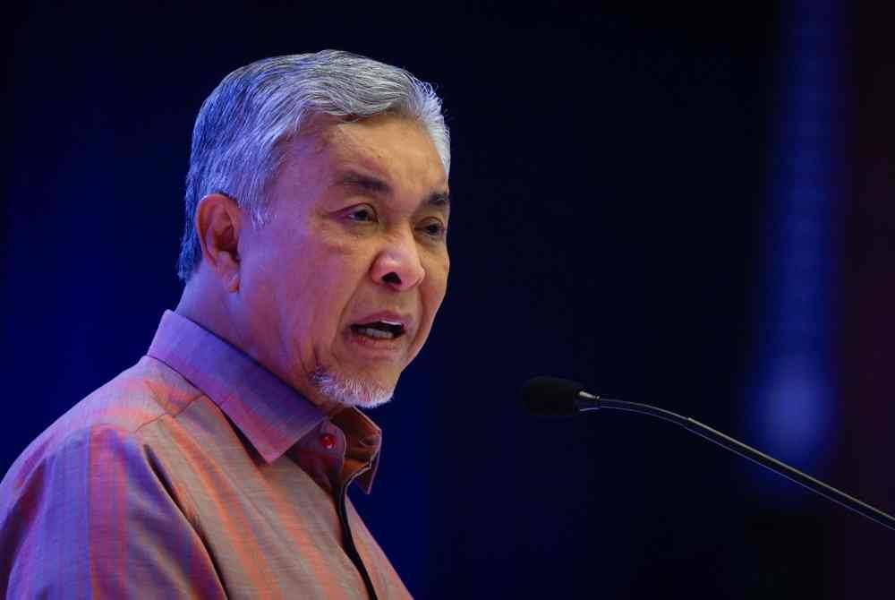 Ahmad Zahid Ucap Tahniah Kepada Anak Orang Asli Cemerlang Spm