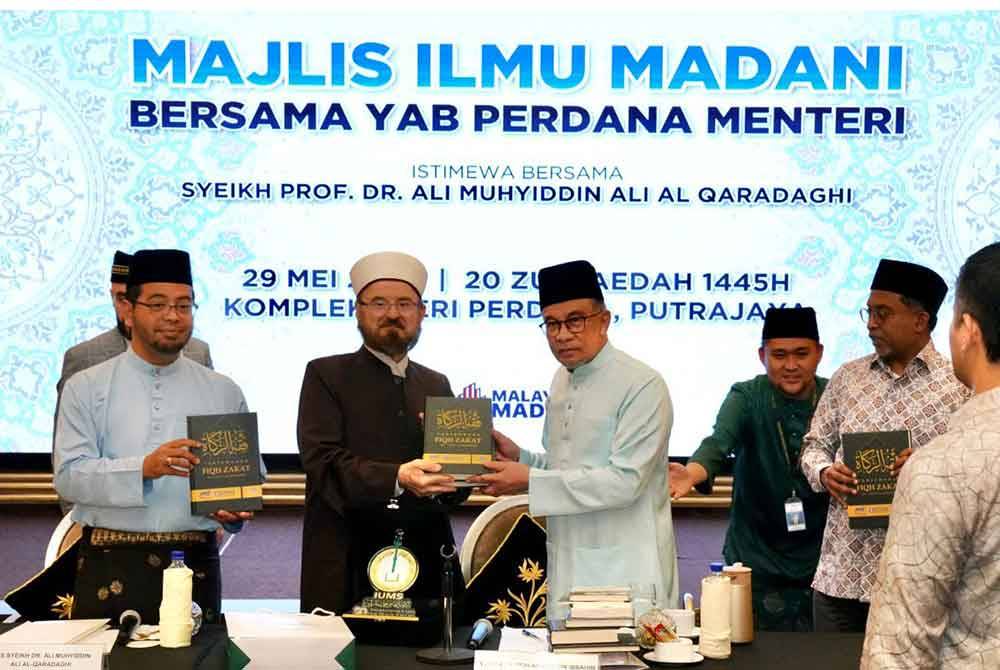 PM Lancar Kitab Fiqh Zakat Karya Yusuf Al-Qaradawi Dalam Bahasa Melayu