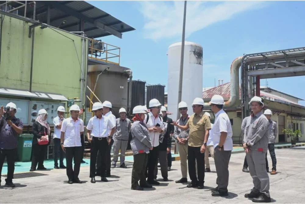 Image from: B100 diperluas untuk kenderaan, jentera pertanian Felda
