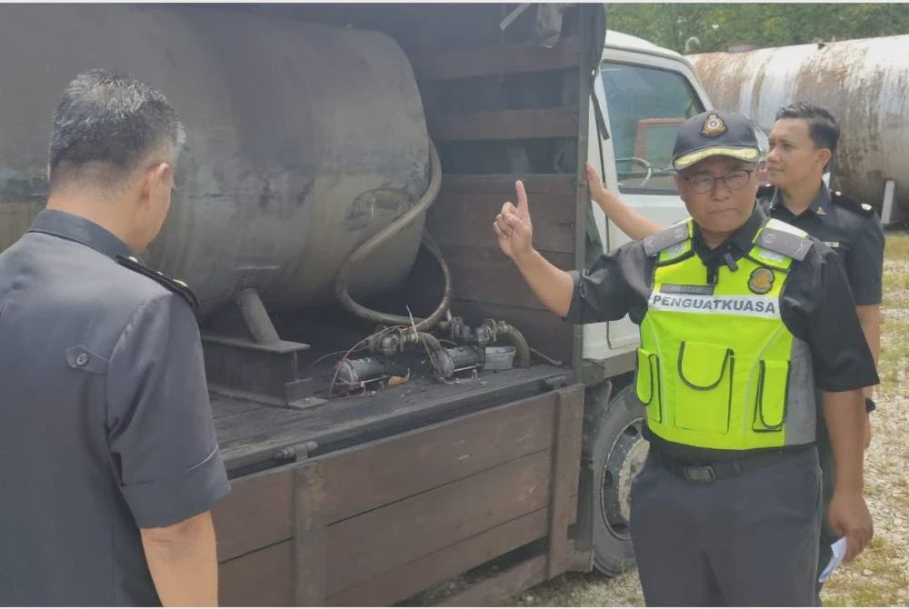 Image from: Guna taktik 'runner' elak dikesan, KPDN bongkar 216 kes seleweng barangan asas, bahan api bernilai RM2.9 juta