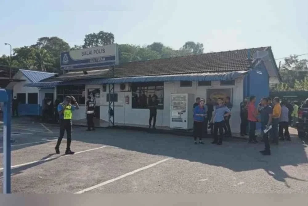 Image from: Serangan Balai Polis Ulu Tiram: Polis dengar ibu suspek kata ‘Alhamdulillah’