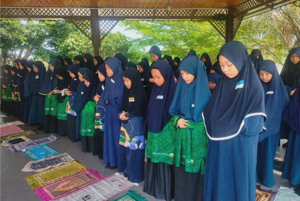 Image from: Didikan ayah ibu lahir enam pejuang ilmu