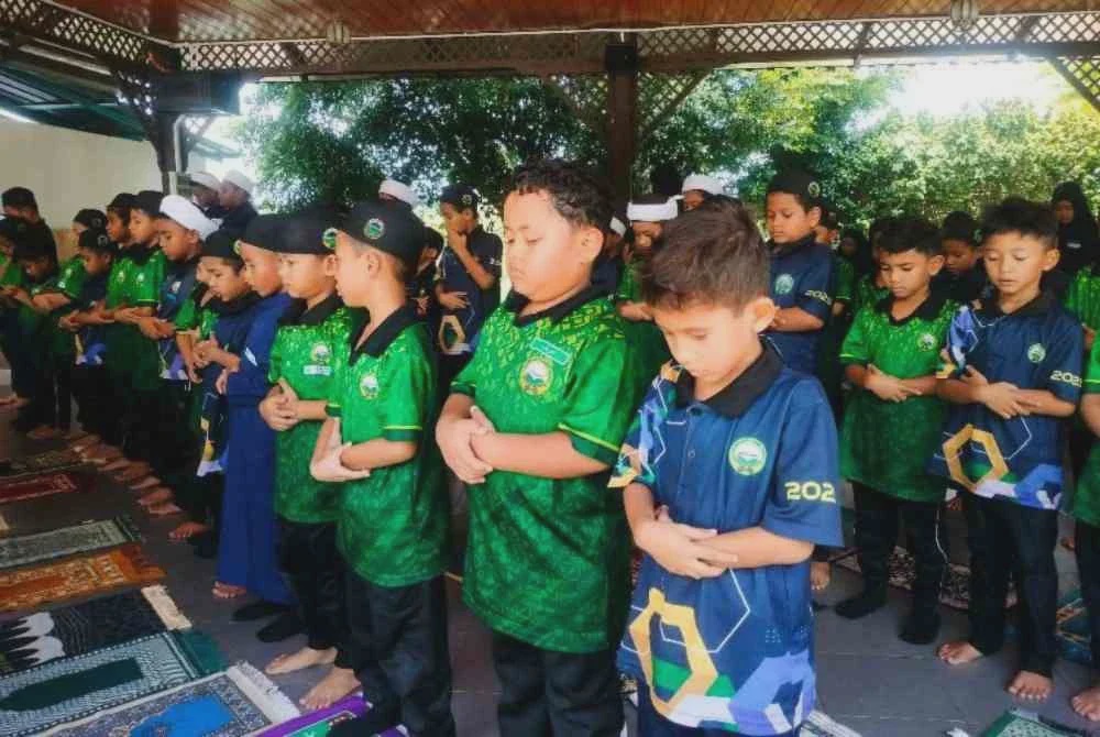 Image from: Didikan ayah ibu lahir enam pejuang ilmu