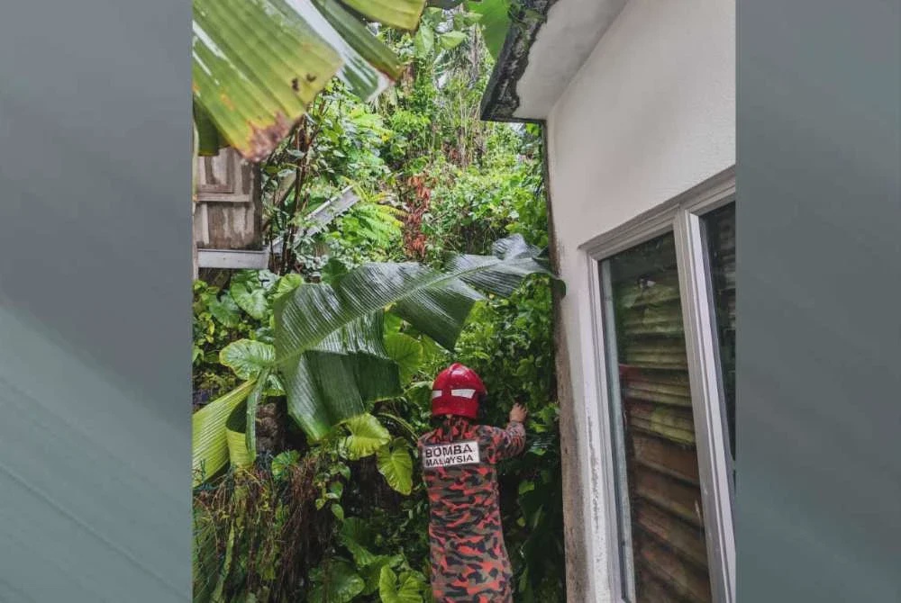 Image from: Detik cemas di Ampang: Tanah runtuh dua kali, van remuk
