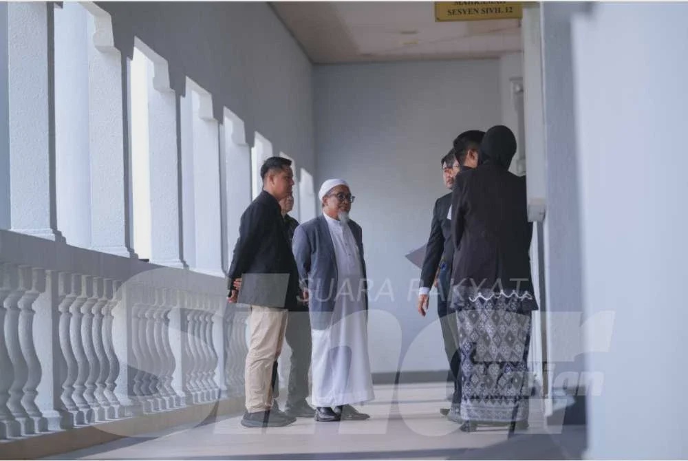 Image from: MP Jasin, Harakah mohon maaf kepada Fadhlina, akui kenyataan fitnah undang salah faham