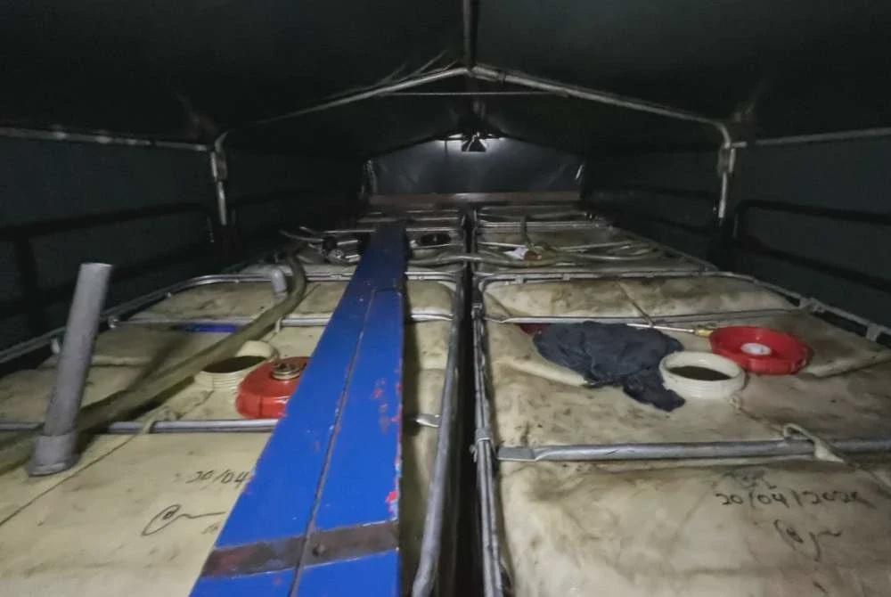 Image from: Dua lori ditahan berhenti dalam gelap, rupanya seleweng diesel