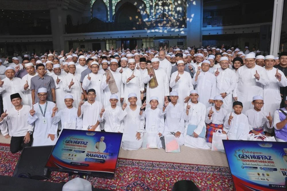 Image from: 60 tahun menjunjung amanah