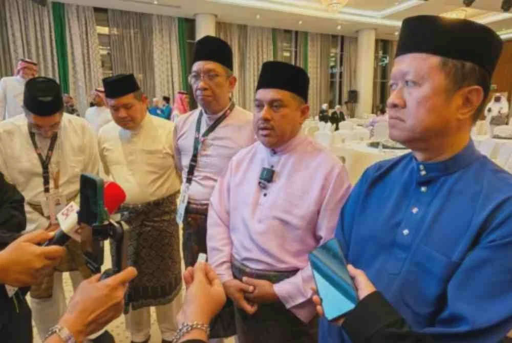 Image from: [VIDEO] Muhsen bantu jemaah haji Malaysia