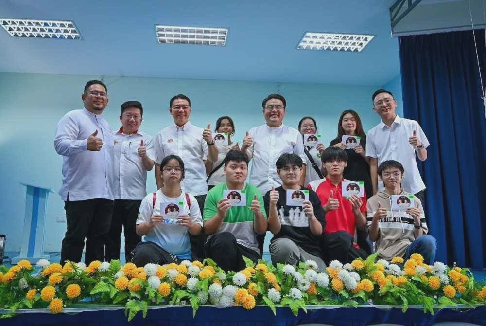 Image from: 67 pelajar cemerlang SPM Teluk Intan terima imbuhan hingga RM3,000