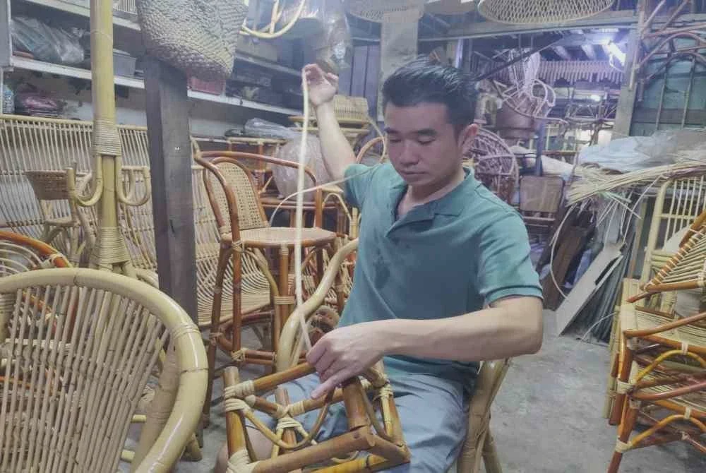 Image from: 'Kedai lain tutup, tinggal saya'