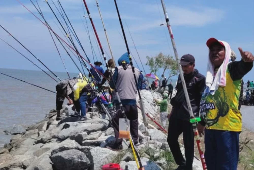Image from: Pantai Padang Garam bakal jadi lokasi tetap Kedah Surfcasting Challenge