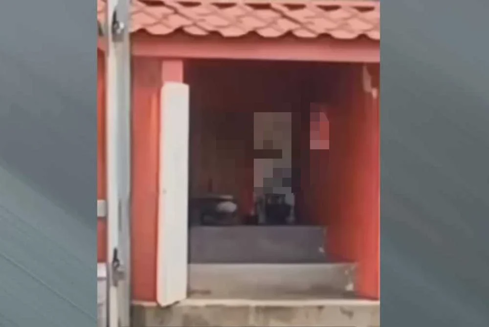 Image from: Kalimah ALLAH dalam tokong, Pemuda UMNO Kangar lapor polis