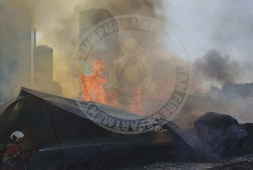 Image from: Rumah kongsi tapak pembinaan musnah terbakar