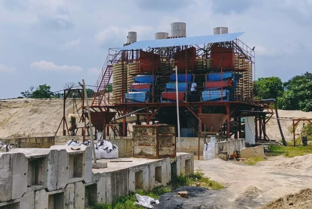 Image from: Aktiviti proses pasir silika tanpa lesen terbongkar