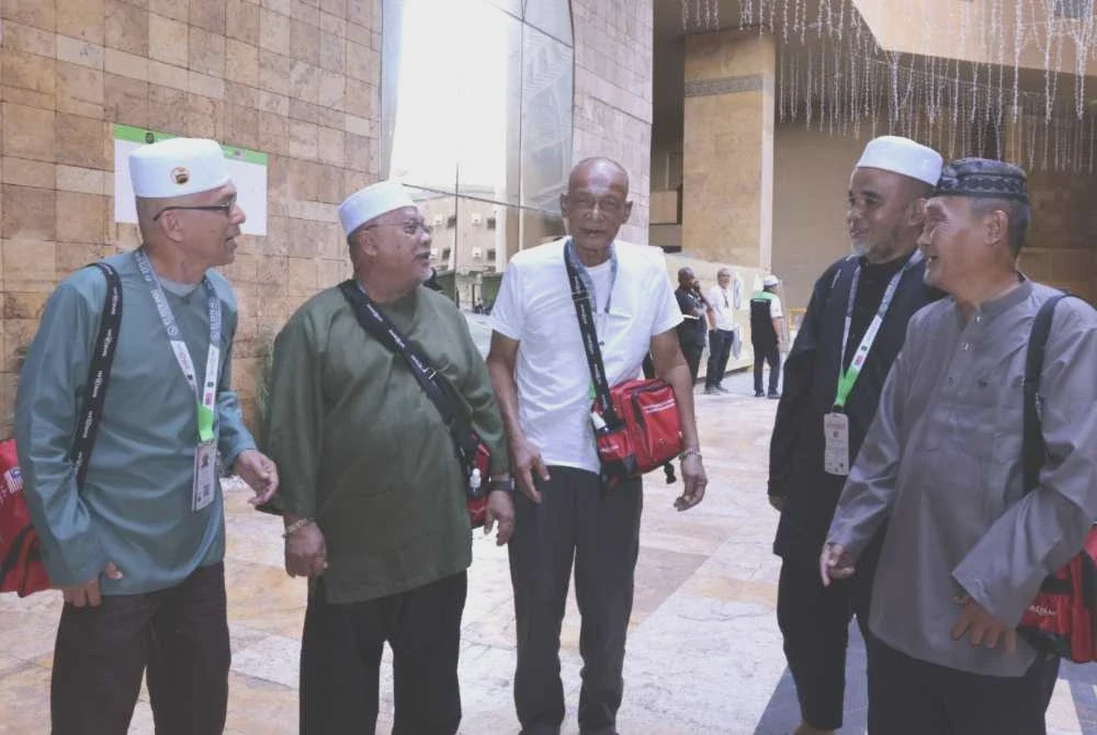 Image from: [VIDEO] 22 tahun menanti, pak cik Daud tunai haji tanpa isteri