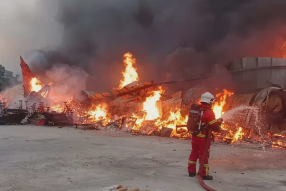 Image from: Gudang perabot musnah terbakar